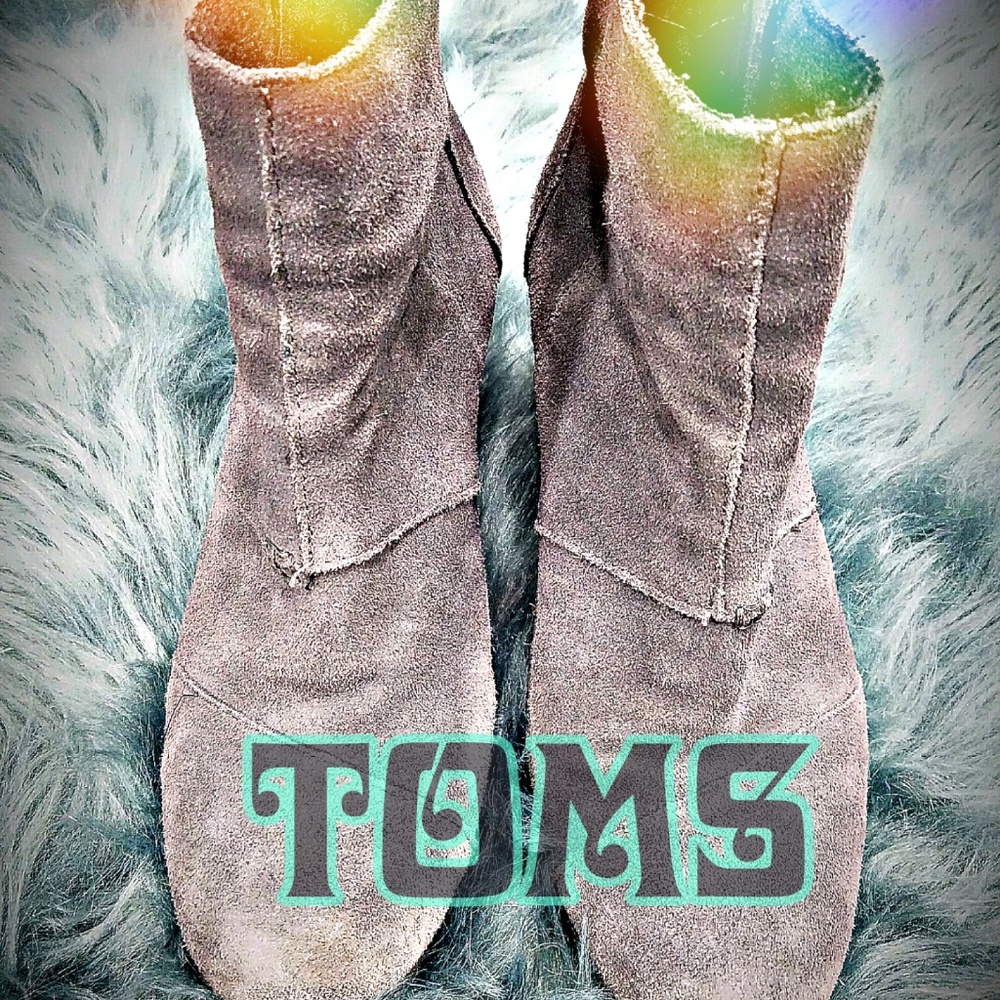 🐺Tom's gray suede wedge  booties 🐺